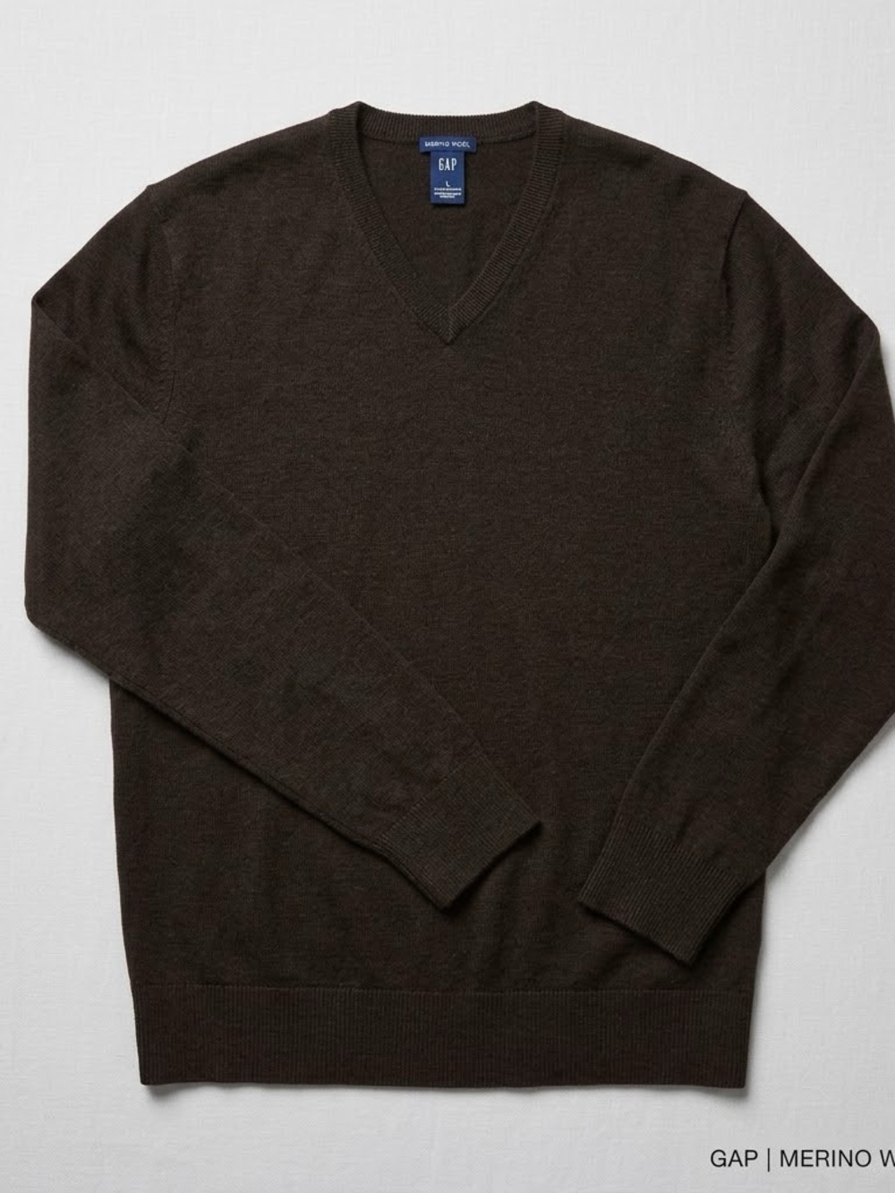 GAP Men's Dark Brown 100% Merino Wool V-Neck Sweater Size L Layering Fall